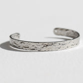 Gehämmertes Silberarmband