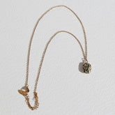 Collier en or avec pierre dalmate