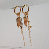 Boucles d'oreilles en or, perle et pierre marron