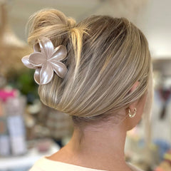 Barrette fleur en nacre