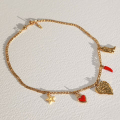 Une chaîne en or pour pimenter le tout