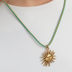 Collier soleil turquoise métallisé
