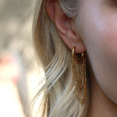 Gouden oorbellen chain reaction
