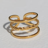 Goldener Ring gedrehte Linie