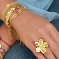 Fleur de bague en or