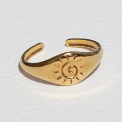 Gouden ring zonnestraal