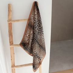 Satijnen bandana sjaal leopard
