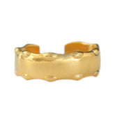Anillo de puntos dorados