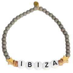 Een leuke kralen armband met Ibiza.  De armband is gemaakt van elastiek!