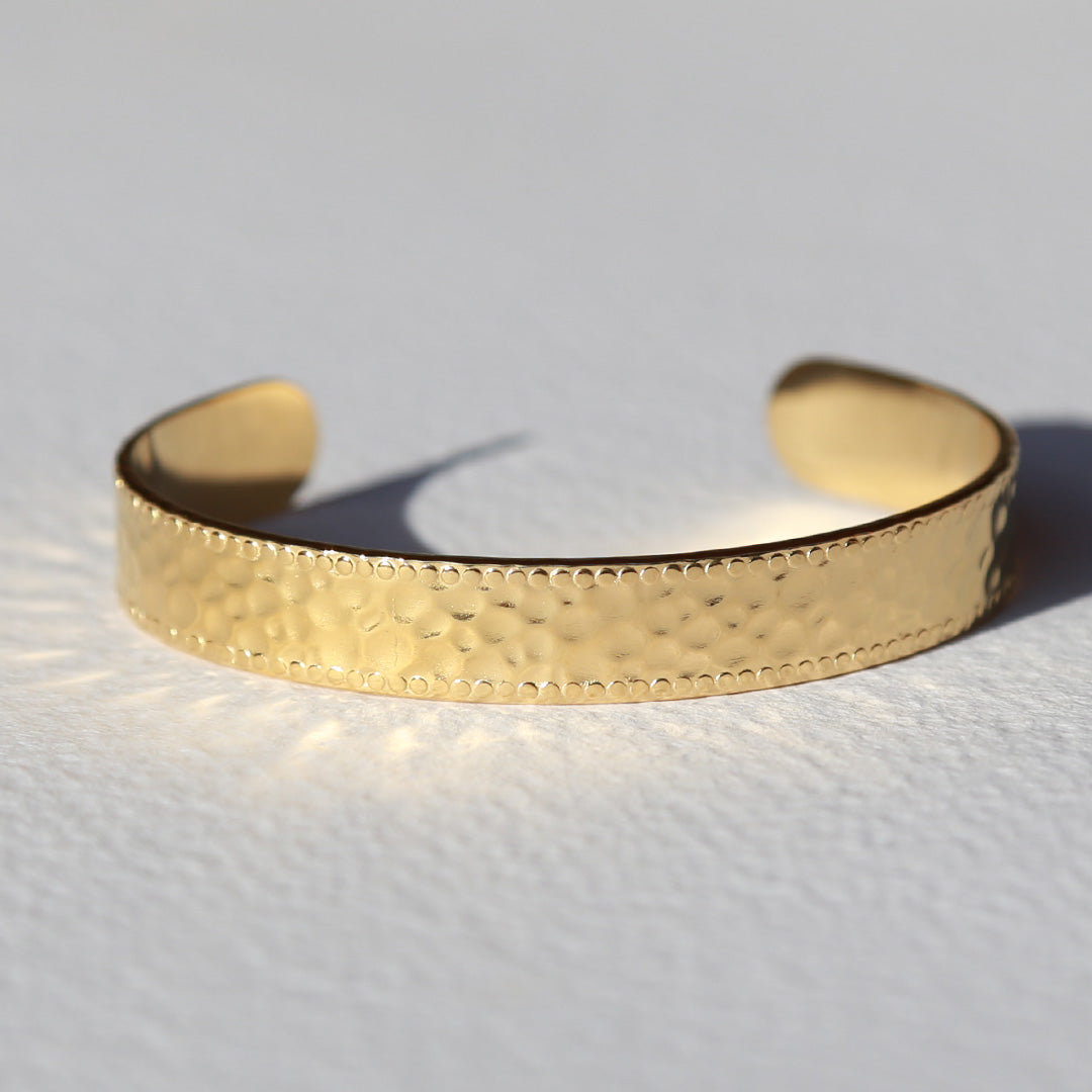 Bangle hammered gold