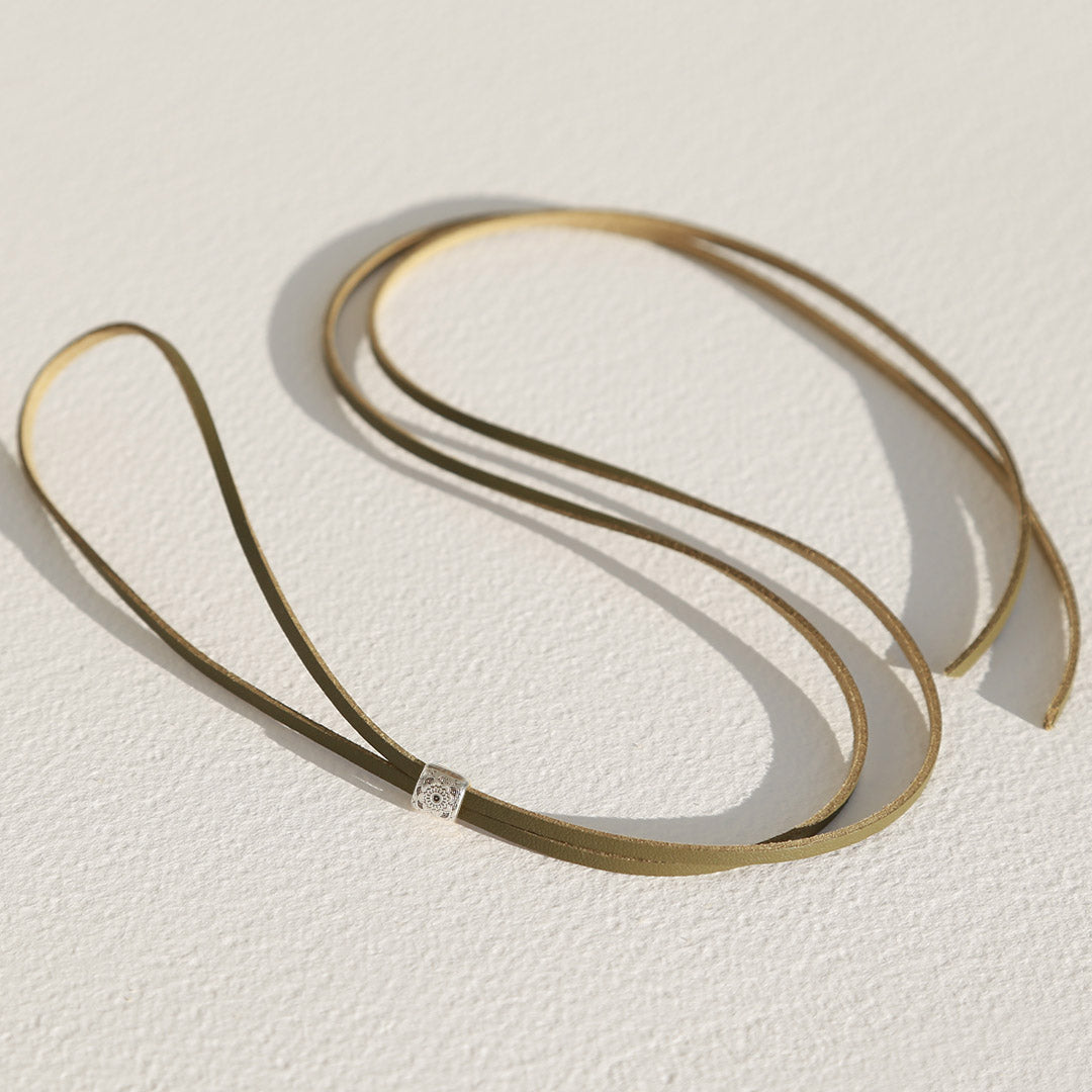 Collier Navajo en argent olive