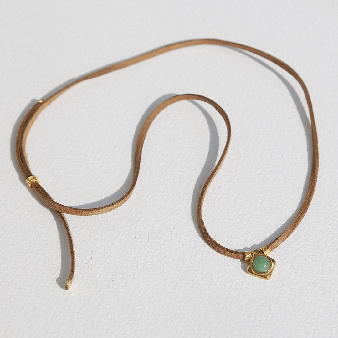 ras-de-cou en daim jade