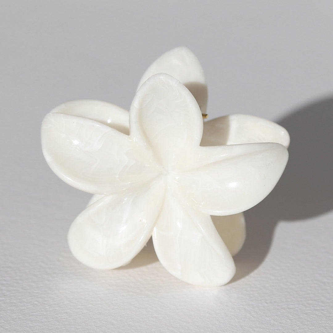 Hair clip flower pastel cream