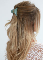 Horquilla para el pelo con strass de color oliva