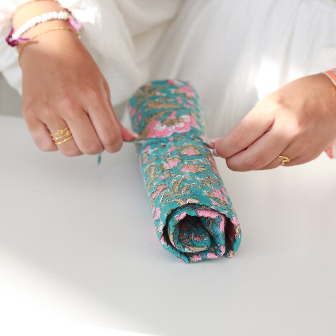 Make-up brush roll blue