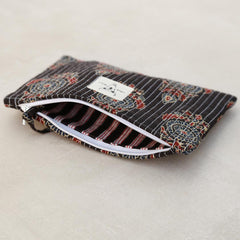 Trousse de maquillage noire indienne