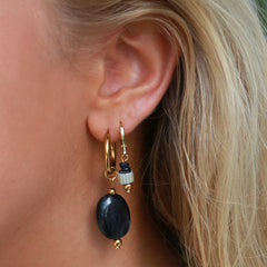 Golden earrings pastille black