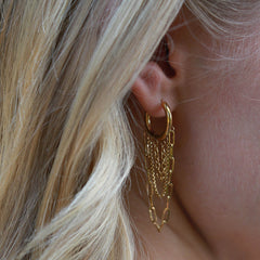 Gouden oorbellen chain reaction