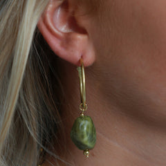 Pendientes rocas oliva