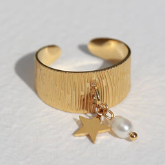 Gold ring pearl star
