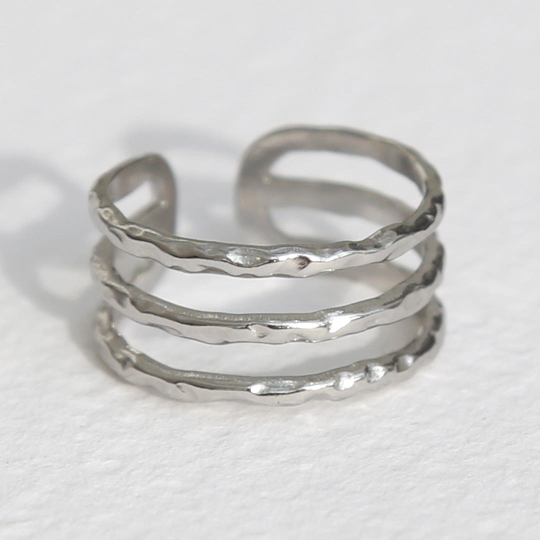 Bague en argent à lignes martelées