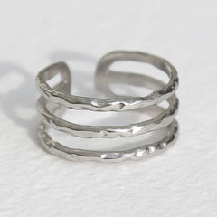 Bague en argent à lignes martelées