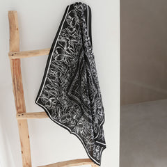 Schwarzer Satin-Bandana-Schal