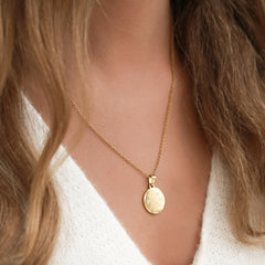 Collier en or gravé - double flèche et 4 initiales