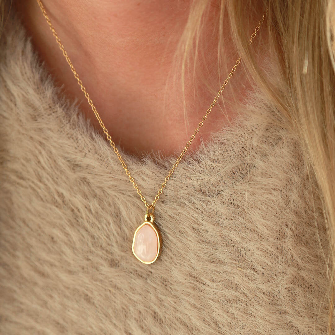 Collar de oro con cuarzo rosa